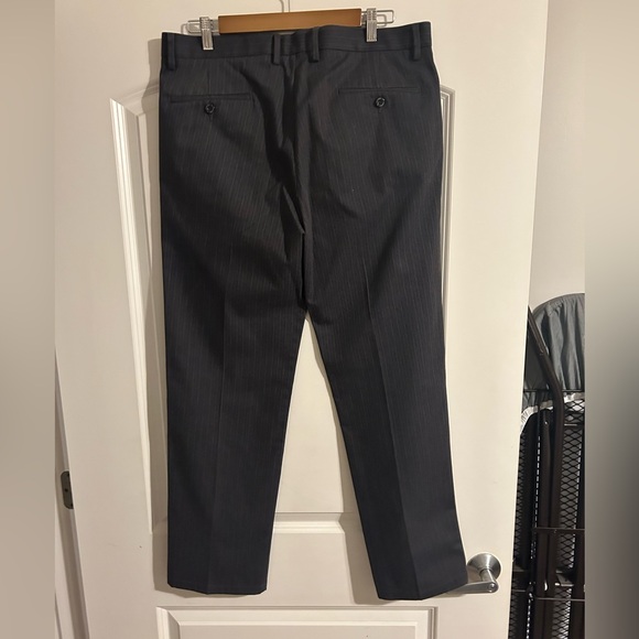 Men’s 36x32 Dockers Gray Striped Dress Pants Work Pants - Picture 4 of 5